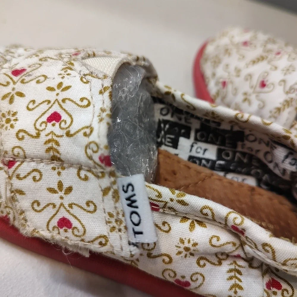 Disney TOMS It's‎ a Small World Theme Canvas Slip on Shoes Toddlers Sz 8 Youth